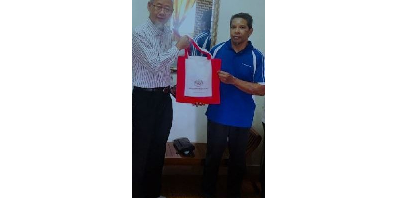 Sesi Ziarah Dan Penyampaian Sumbangan Aidilfitri Kepada Kakitangan INSTUN, En. Mohd Safri Bin Kamarudin